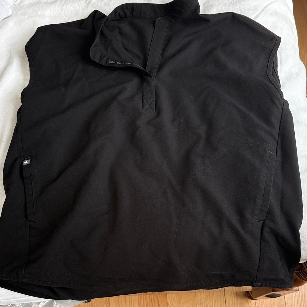 Figs Black Sleeveless Vest with Pockets